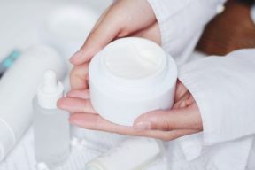 Da không ăn kem trang điểm phải làm sao?