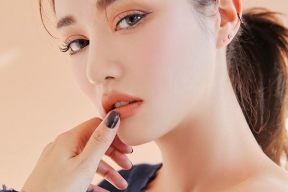 Làm sao để giữ lớp trang điểm không bị trôi?