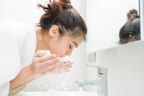 BẠN NÊN CHĂM SÓC DA BẰNG NHIỆT ĐỘ ẤM HAY LẠNH?