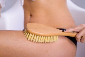 CHẢI DA KHÔ CÓ PHẢI LÀ PHƯƠNG PHÁP CHĂM SÓC DA HIỆU QUẢ?