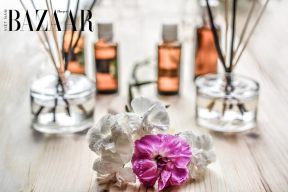 CÁCH MASSAGE BẰNG TINH DẦU TẠI NHÀ ĐỂ THƯ GIÃN, GIẢM LO ÂU VÌ GIÃN CÁCH XÃ HỘI