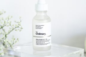 Arbutin x Vitamin C: Giải pháp dưỡng trắng hoàn hảo mùa thu đông