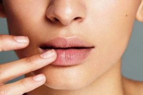 Bỏ túi 6 cách trị thâm môi an toàn và hiệu quả tại nhà