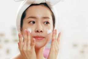 MASSAGE DA BẰNG SỮA RỬA MẶT ĐÚNG HAY SAI?