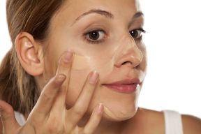 Cách chọn kem nền giúp nâng tông da một cách tự nhiên nhất