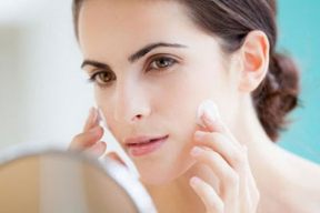 CÓ THỂ DÙNG MẶT NẠ NGỦ THAY THẾ KEM DƯỠNG BAN ĐÊM KHÔNG?