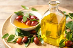 CÁCH MASSAGE BẰNG TINH DẦU TẠI NHÀ ĐỂ THƯ GIÃN, GIẢM LO ÂU VÌ GIÃN CÁCH XÃ HỘI