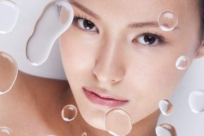 CẤP NƯỚC VÀ DƯỠNG ẨM, YẾU TỐ NÀO CẦN THIẾT HƠN CHO LÀN DA?