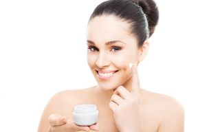 MÙA HÈ CŨNG NHƯ MÙA ĐÔNG, NẾU MUỐN ĐẸP DA, ĐỪNG BAO GIỜ BỎ QUA VIỆC DƯỠNG ẨM