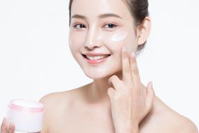 DA DẦU CÓ CẦN DƯỠNG ẨM VÀO MÙA HÈ KHÔNG?