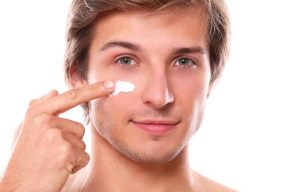 LÀN DA NAM GIỚI CÓ CẦN SỬ DỤNG KEM CHỐNG NẮNG?