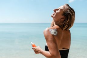 BÍ QUYẾT CHĂM SÓC DA CƠ THỂ KHI TẮM NẮNG VÀO MÙA HÈ