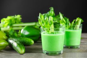 NƯỚC ÉP CẦN TÂY CÓ GIÚP GIẢM BÉO MẶT?