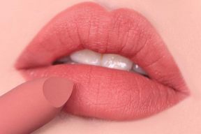 Chia sẻ cách tô son lì mịn đẹp không bị cặn trên môi