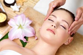 Công Dụng Của Massage Mặt Trong Chu Trình Dưỡng Da
