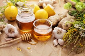 NHỮNG ĐIỀU CẦN BIẾT VỀ TỎI NGÂM MẬT ONG LÀM ĐẸP DA