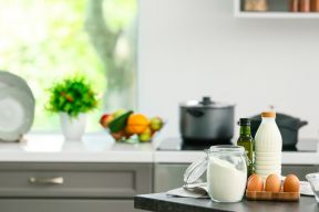 TIẾT LỘ BÍ QUYẾT TRỨNG GÀ NGÂM RƯỢU LÀM ĐẸP DA NHANH CHÓNG