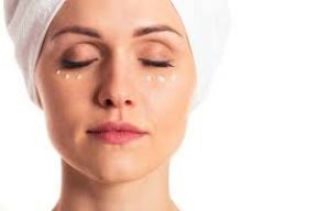 ĐỪNG LÃNG PHÍ, HÃY TỐI ƯU HÓA CÔNG DỤNG CỦA KEM DƯỠNG MẮT BẰNG NHỮNG LƯU Ý NÀY