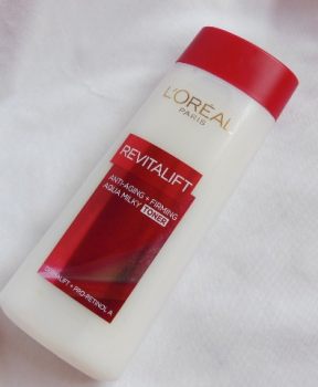 Nước Hoa Hồng L'Oréal Paris Làm Săn Chắc Da, Giảm Nếp Nhăn 200ml Revitalift Aqua Milky Toner