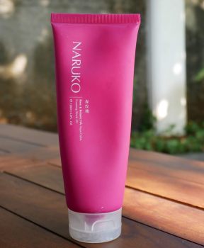 Sữa Rửa Mặt NARUKO Cấp Ẩm Hoa Hồng Nhung Rừng 120ml Rose & Botanic HA Aqua Cubic Foaming Wash EX