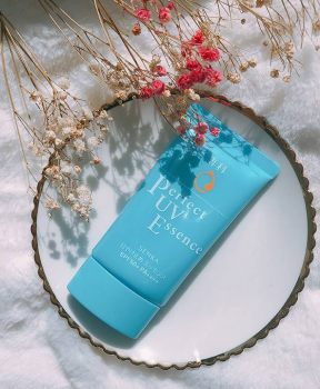 Essence Chống Nắng Senka Nâng Tông Ẩm Mượt Da 50g Perfect UV Essence SPF50+ PA++++