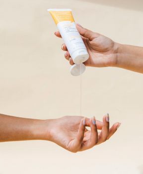 Sữa Rửa Mặt Cosmedica Vitamin C Làm Sáng Da 120ml