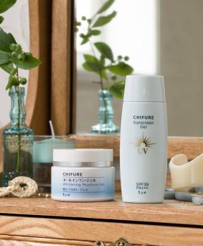Kem Chống Nắng Chifure Dạng Gel Cấp Ẩm SPF38 PA+++ 80ml