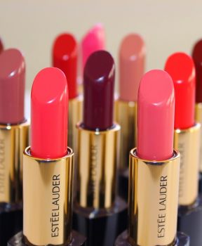 Son Môi Estee Lauder 340 Envious Màu Đỏ Cổ Điển 3.5g