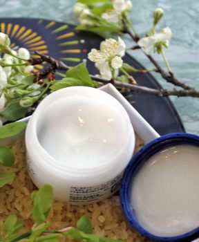 Gel Dưỡng Sáng Da MOMOTANI 230g