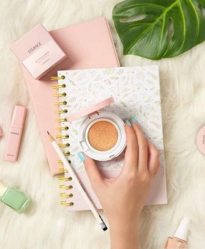 Phấn Nước Essance Mịn Lì Mờ Khuyết Điểm 23 Deep Ivory 15g