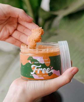Muối BareSoul tắm gội đa năng Free Body & Hair Scrub làm sạch da đầu, tóc và cơ thể 330g