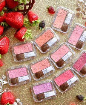 Cezanne Phấn Má Natural Cheek N #10 - Tiện lợi, mang lại làn da sáng bóng, mịn màng